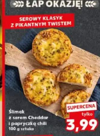 Ślimak z serem Cheddar i papryczką chili