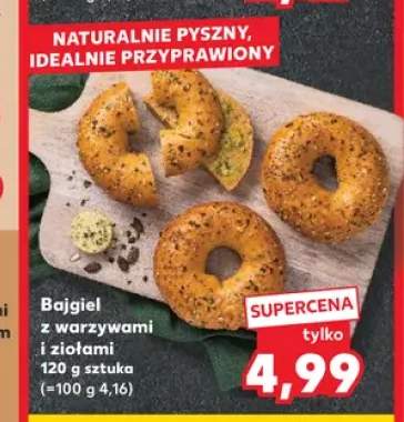 Bajgiel z warzywami i ziołami