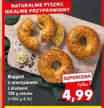 Bajgiel z warzywami i ziołami