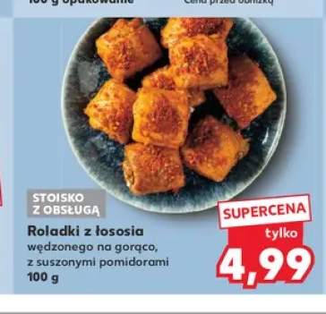 Roladki z łososia wędzonego na gorąco z suszonymi pomidorami