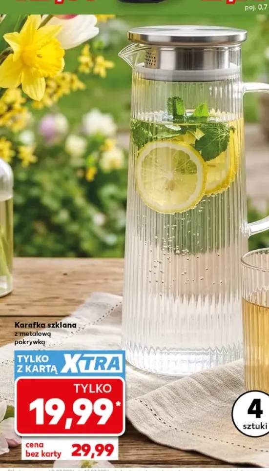 Karafka szklana z metalową pokrywką