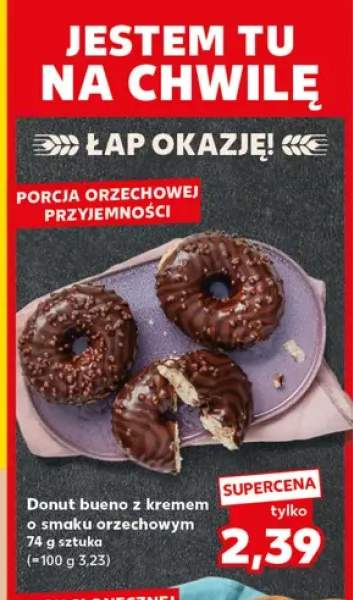 Donut bueno z kremem o smaku orzechowym