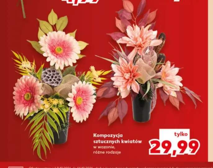 Kompozycja sztucznych kwiatów w wazonie
